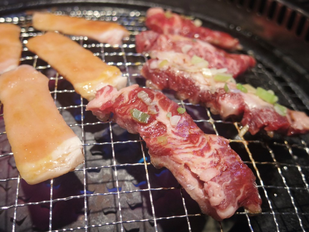 大志麻の焼肉ランチ　国産牛カルビと豚ロース　写真